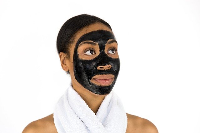 černá maska na obličej