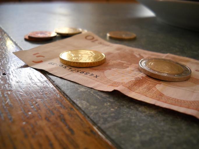 bankovka a mince