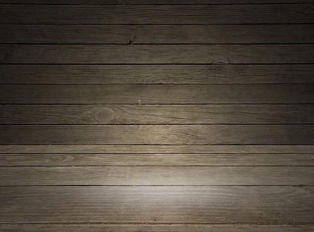 dřevěná prkenná podlaha